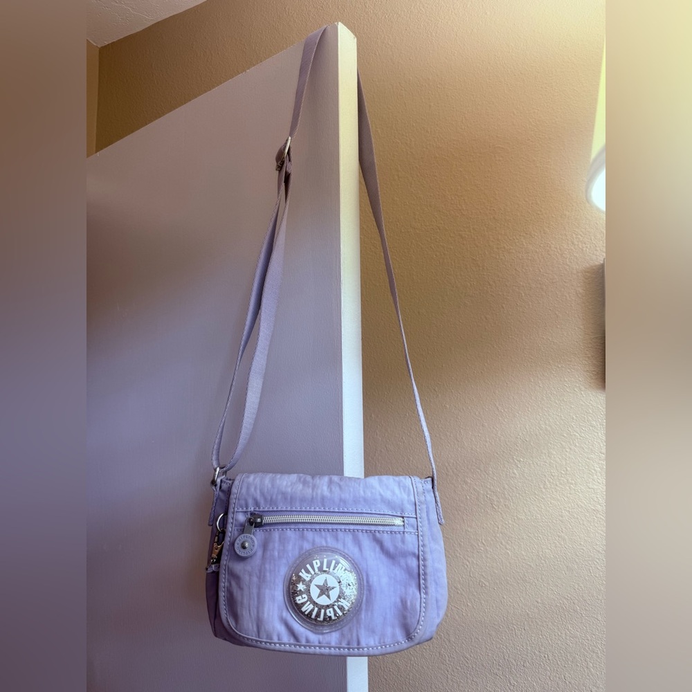 Kipling Crossbody bag. Lavender. Glitter in emblem.